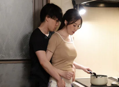 Người phụ nữ trong nhà làm tình với con chồng