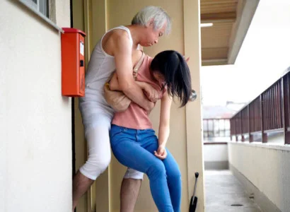 Nàng dâu mới bị bố chồng già địt