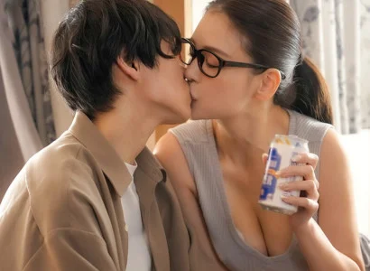 Anh chàng bị người yêu cắm sừng được chị hàng xóm vỗ về